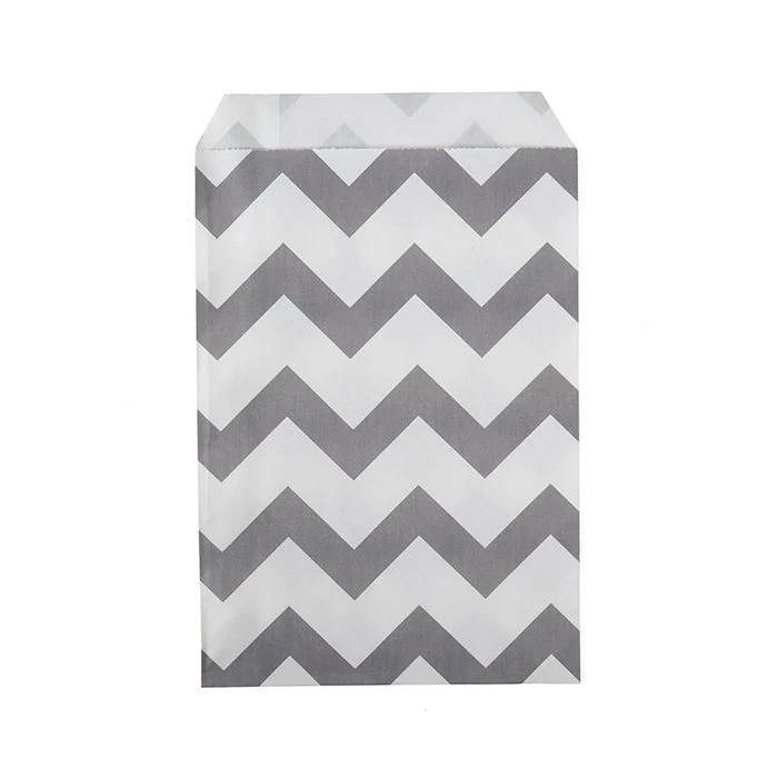 Papperspåsar vita med grått Chevron-band 12,7x20,3 cm (100 st) [GPB58CS]