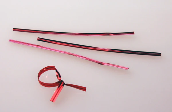 Säcktråd remsor 15,2x0,4cm Röd Metallisk Plast (1000 st) [TT6MR]
